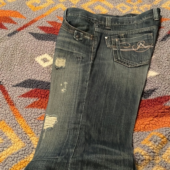 Starched Southern Thread Jeans - Picture 5 of 7